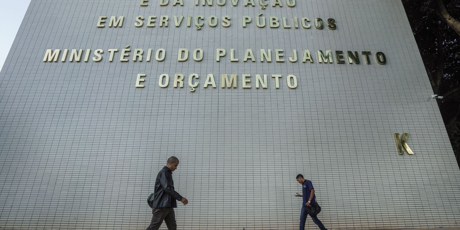 Governo pretende realocar R$ 20 bilhões no Orçamento de 2027