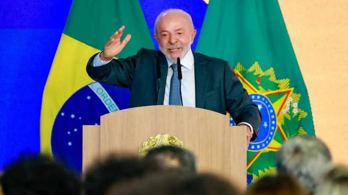 Lula se compromete a liberar sigilos e provoca Flávio