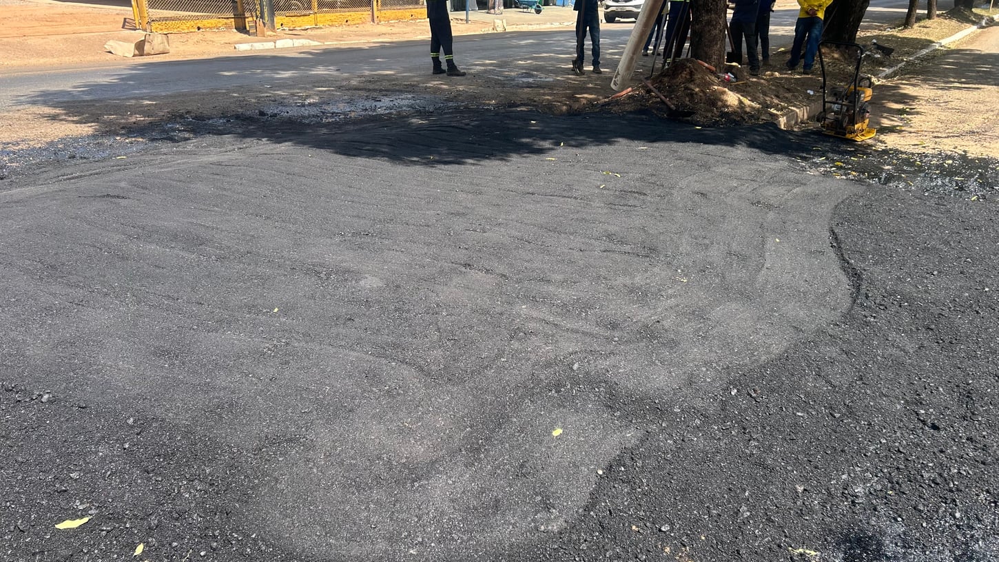 Seis novas ruas do bairro Cohab recebem tapa-buracos