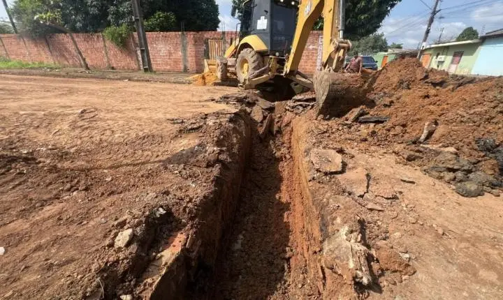 Avanço simultâneo de três obras de drenagem no bairro Cidade do Lobo